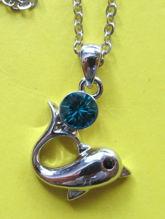 Dolphin necklace - Picture 2 of 4